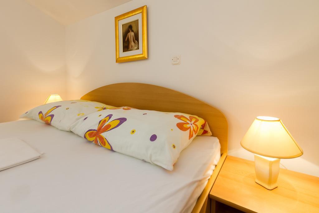 Apartments Vukelic Klenovica Phòng bức ảnh