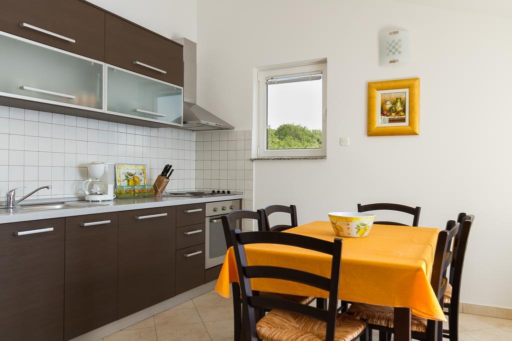 Apartments Vukelic Klenovica Phòng bức ảnh