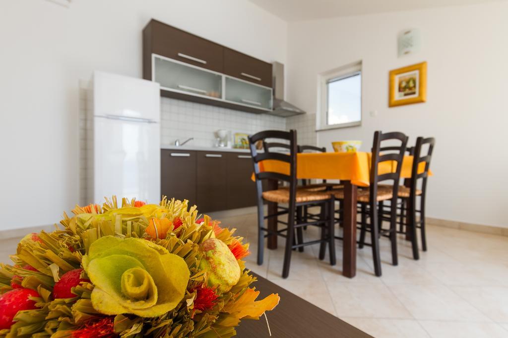 Apartments Vukelic Klenovica Phòng bức ảnh