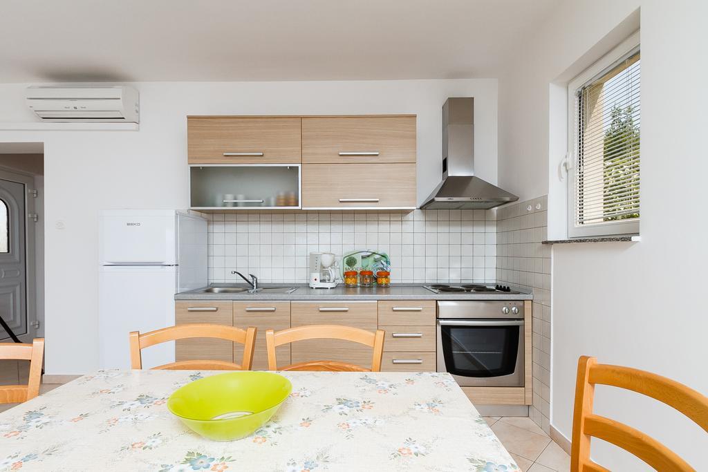 Apartments Vukelic Klenovica Phòng bức ảnh