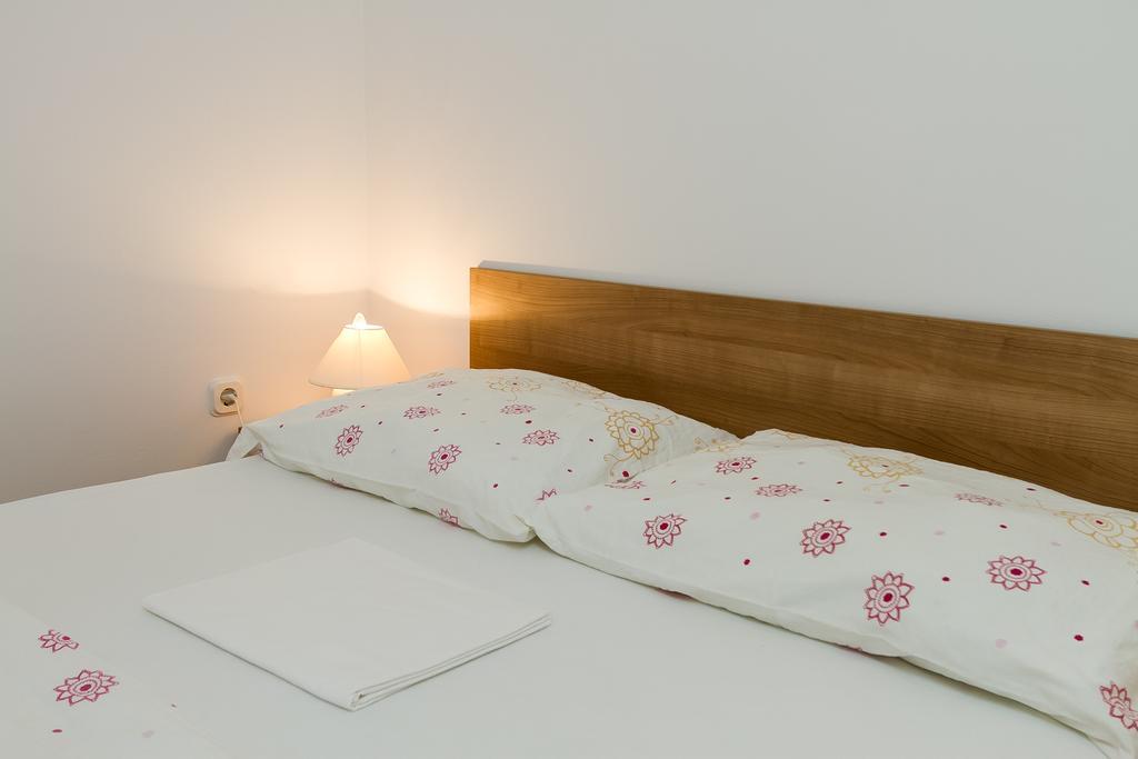 Apartments Vukelic Klenovica Phòng bức ảnh