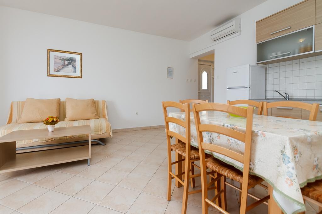 Apartments Vukelic Klenovica Phòng bức ảnh