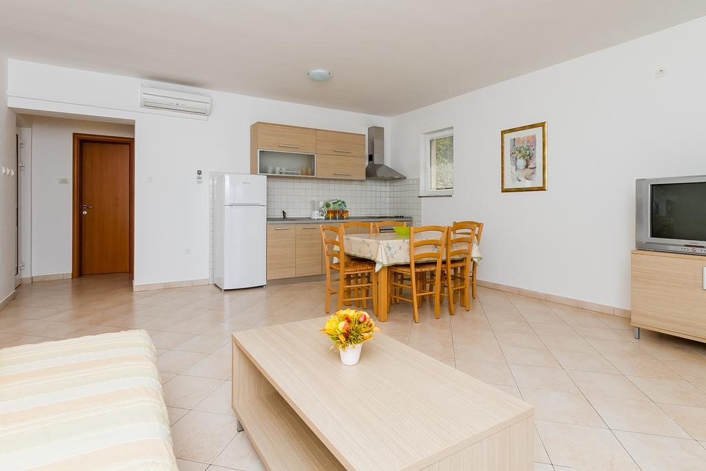 Apartments Vukelic Klenovica Phòng bức ảnh